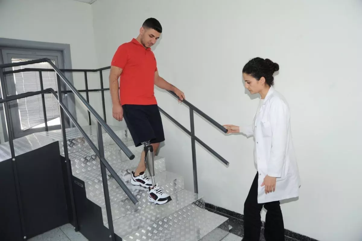 gazi akbas yasama sevinci ve muzigiyle umut oluyor gPjEcPGp