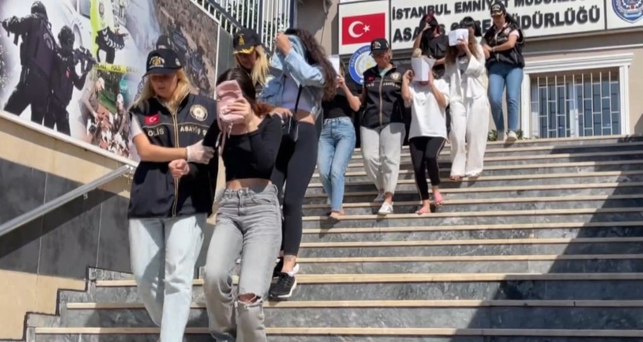 istanbulda fuhus cetesine operasyon 2 saatligine 30 bin lira xOqJcNjv