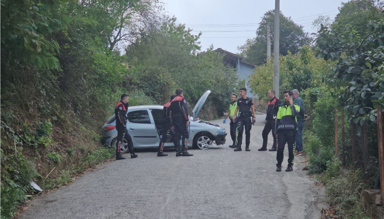 jandarmadan kacti lastigi patlayinca kaza yapti 2D1bs98u