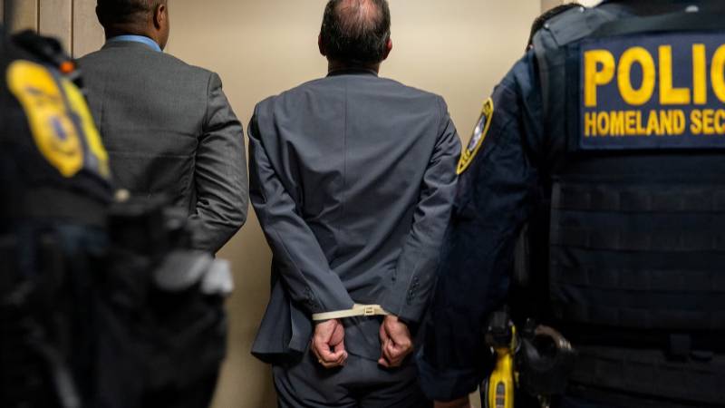 New York’ta Göçmenlik ve Gümrük Muhafaza Dairesi karşıtı protesto; 11 Demokrat yetkilinin de aralarında bulunduğu 70 kişiye gözaltı!