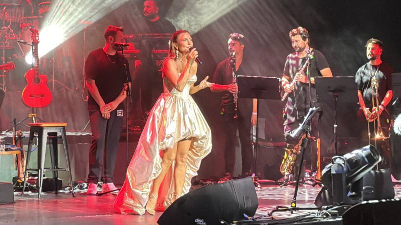 sevval sam ozel repertuvariyla harbiyede 5GXR7g47