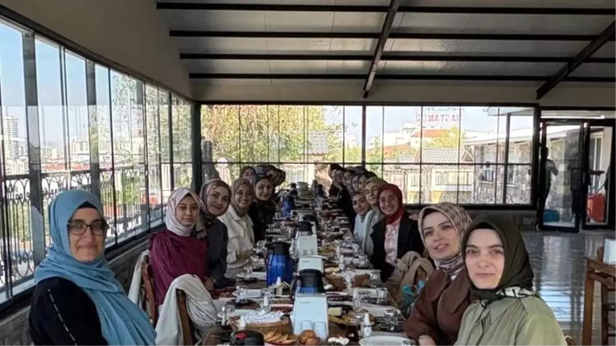 afyonkarahisarda genc kiz ogrencilere yonelik kahvalti programi duzenlendi 2miyL5x7.jpg