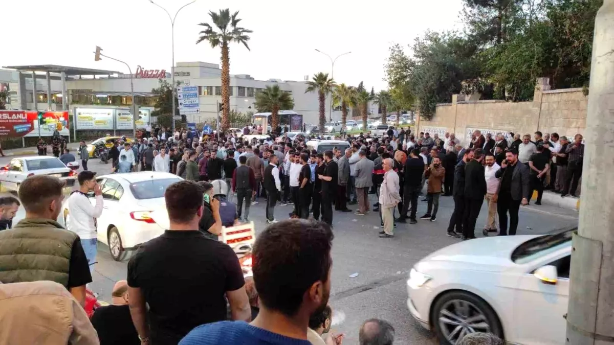 Cenaze Töreninde Polis ve Katılımcılar Arasında Kavga: 9 Yaralı