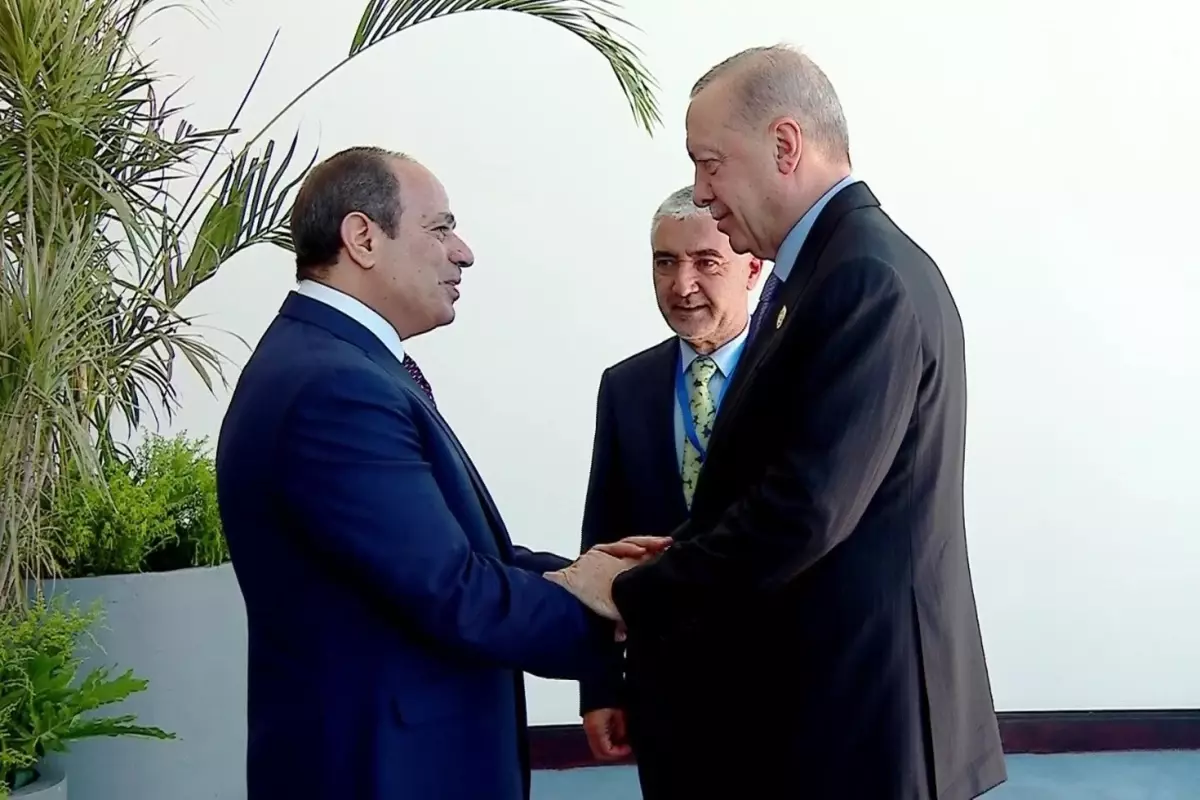 cumhurbaskani erdogan gazze zirvesi icin misirda sisi bizzat karsiladi KdAERXO7.jpg