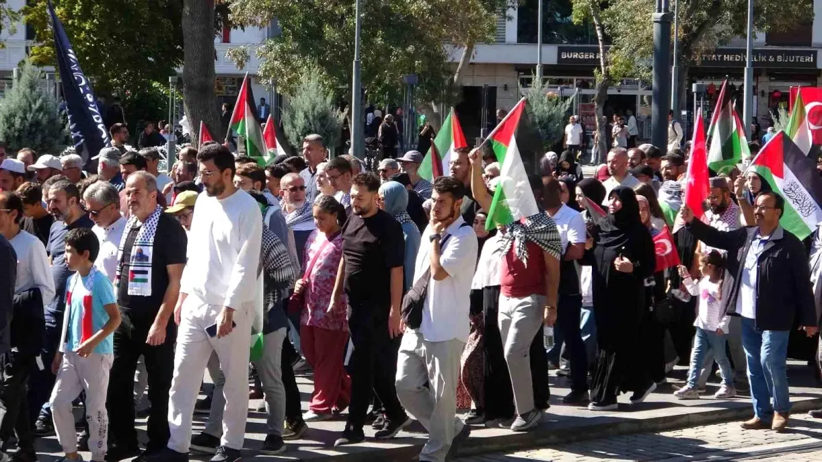 Konya’da Gazze İçin Kararlılık Yürüyüşü Düzenlendi