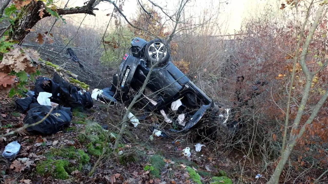 Kırklareli’de kaçak göçmenleri taşıyan otomobil devrildi: 8 yaralı