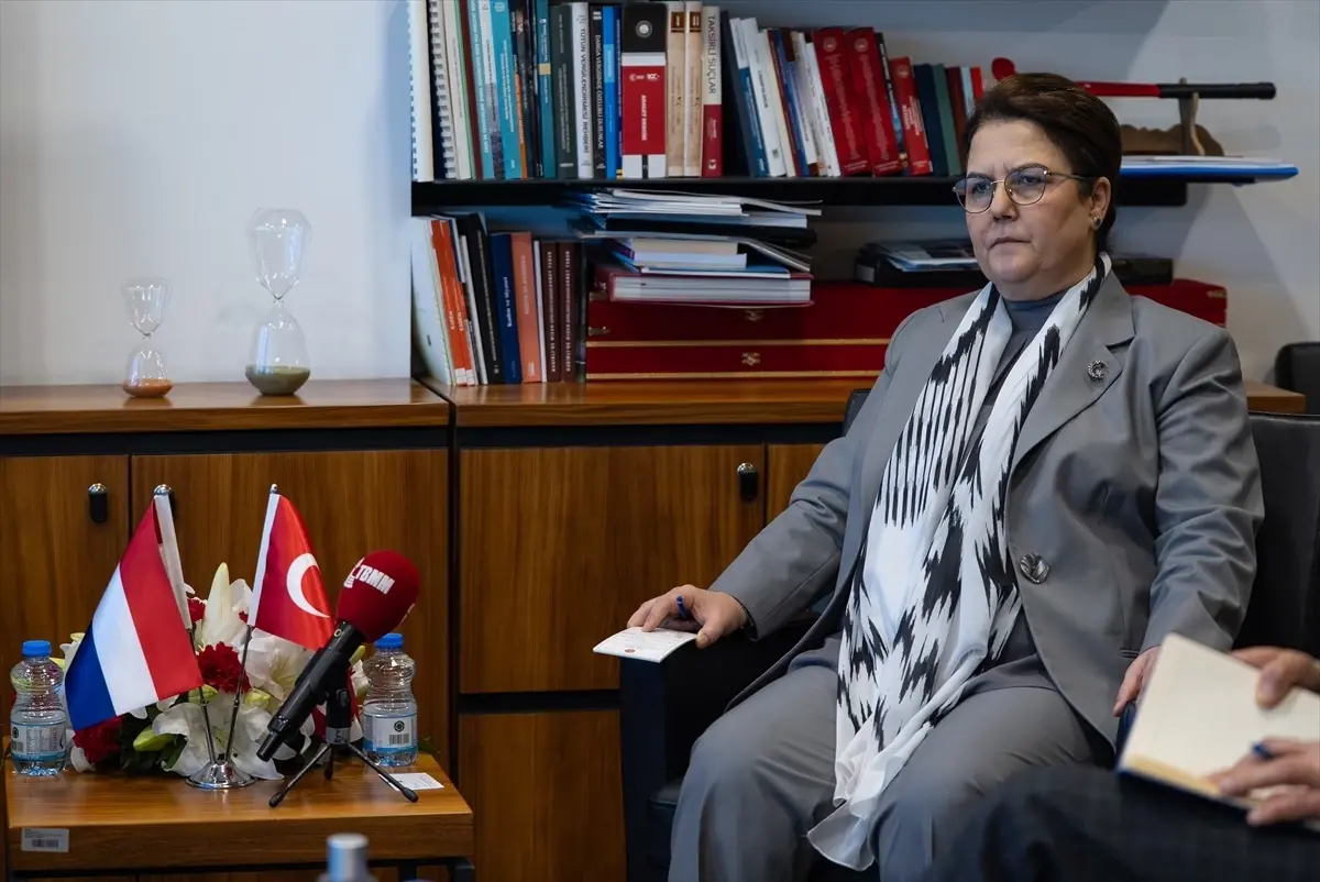 Türkiye ve Hollanda’dan İnsan Hakları Vurgusu