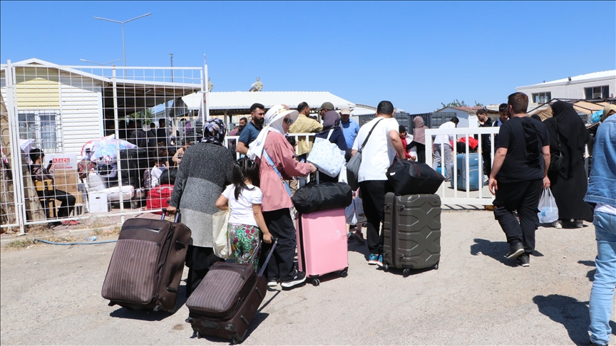 Bakan Yerlikaya: 8 Aralık 2024’ten beri gönüllü olarak 578 bin Suriyeli, geri döndü