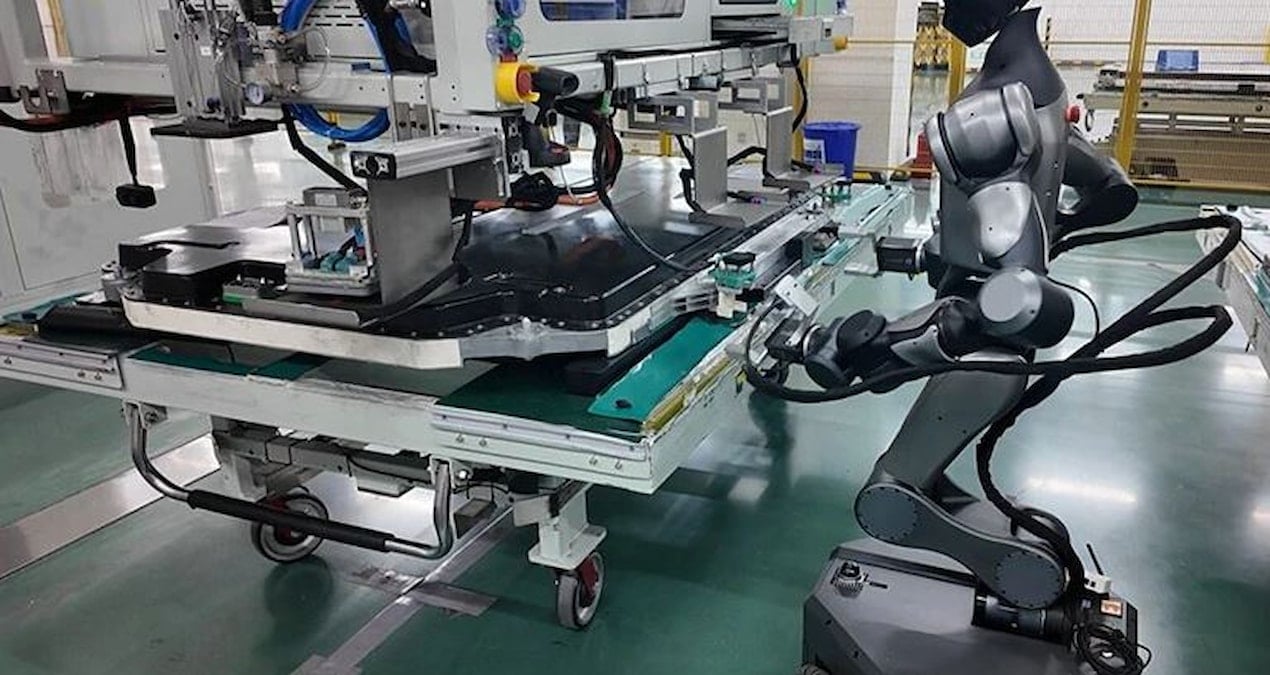 Dev şirket fabrikalarında robot çalıştırmaya başladı