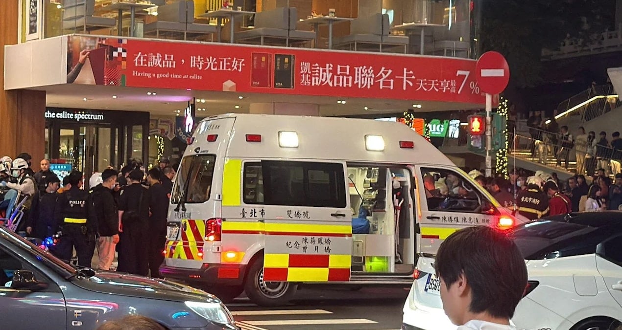 Tayvan metrosunda korku dolu anlar: Sis bombası atıp rastgele bıçakladı