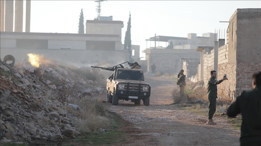 Halep’te Suriye ordusu-PKK/YPG çatışmaları sürüyor. Eğitime ara verildi, uçuşlar durduruldu