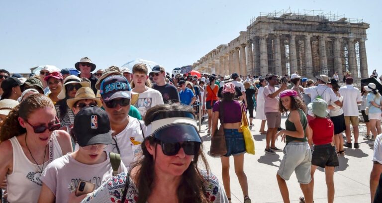 asiri-ziyaretten-sikayet-eden-komsu-turizme-savas-acti-QiGOVfLl